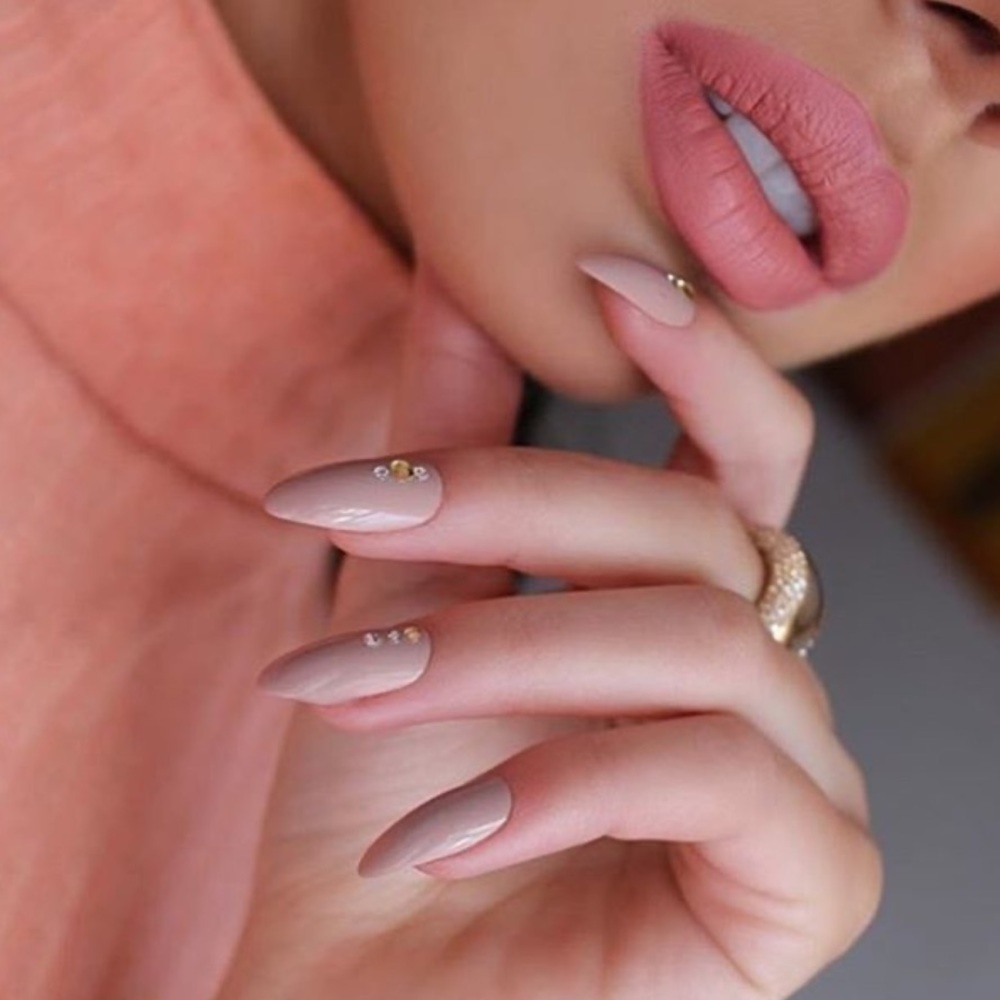Nailhur x Nicole Guerriero Nicole Nails Flawless Stiletto Nails Naturally Nicole